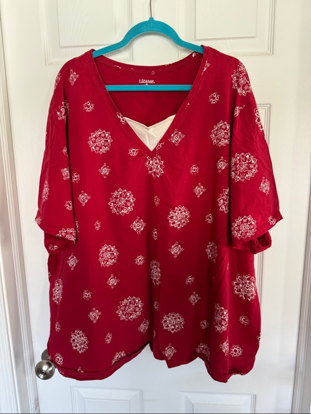 Liz & Me Red V-Neck Short Sleeve Printed Top